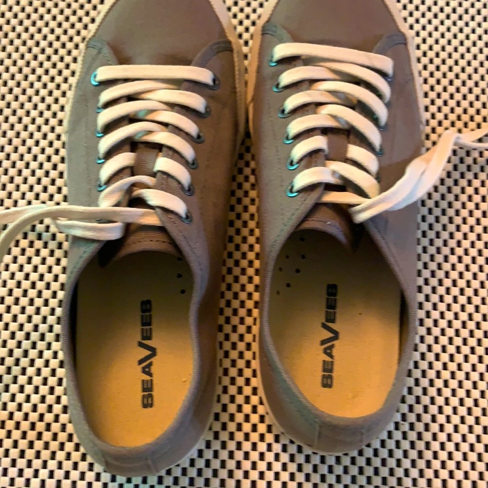 Casual shoes